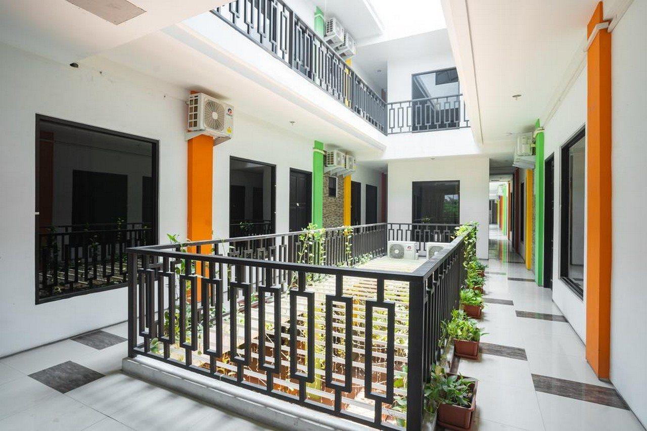 Oyo Flagship 1575 Urban 18 Hotel Surabaya Ngoại thất bức ảnh