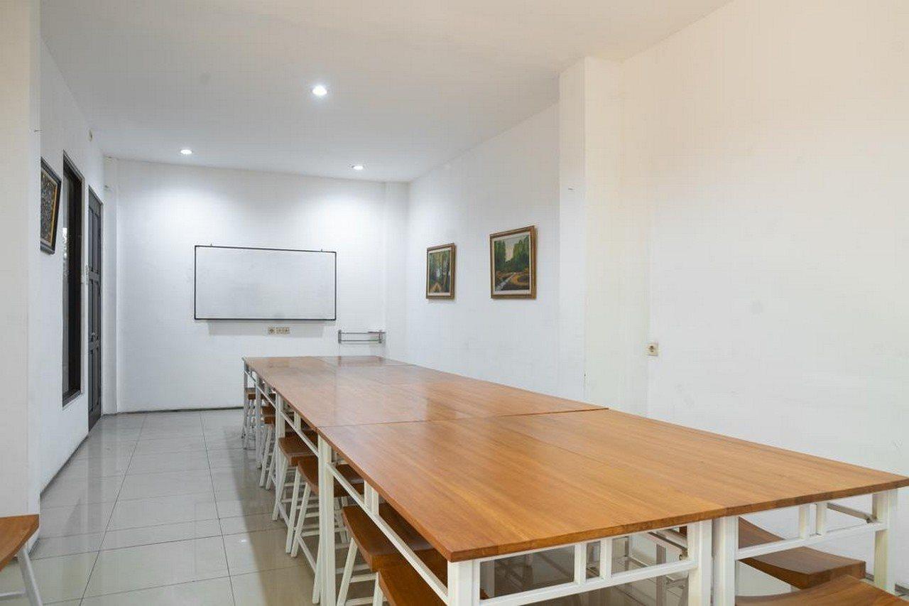 Oyo Flagship 1575 Urban 18 Hotel Surabaya Ngoại thất bức ảnh