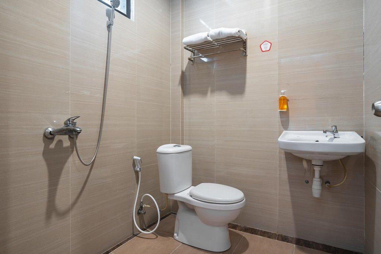 Oyo Flagship 1575 Urban 18 Hotel Surabaya Ngoại thất bức ảnh