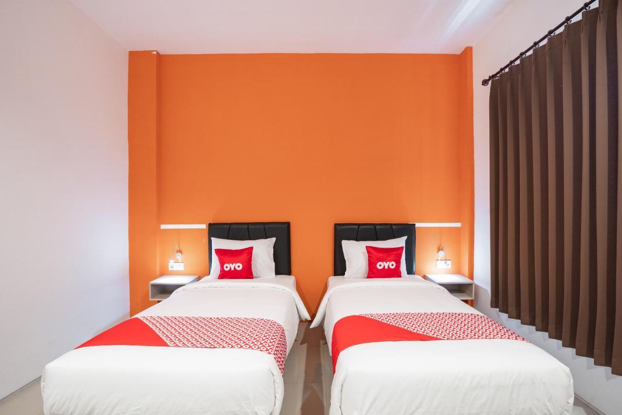 Oyo Flagship 1575 Urban 18 Hotel Surabaya Ngoại thất bức ảnh