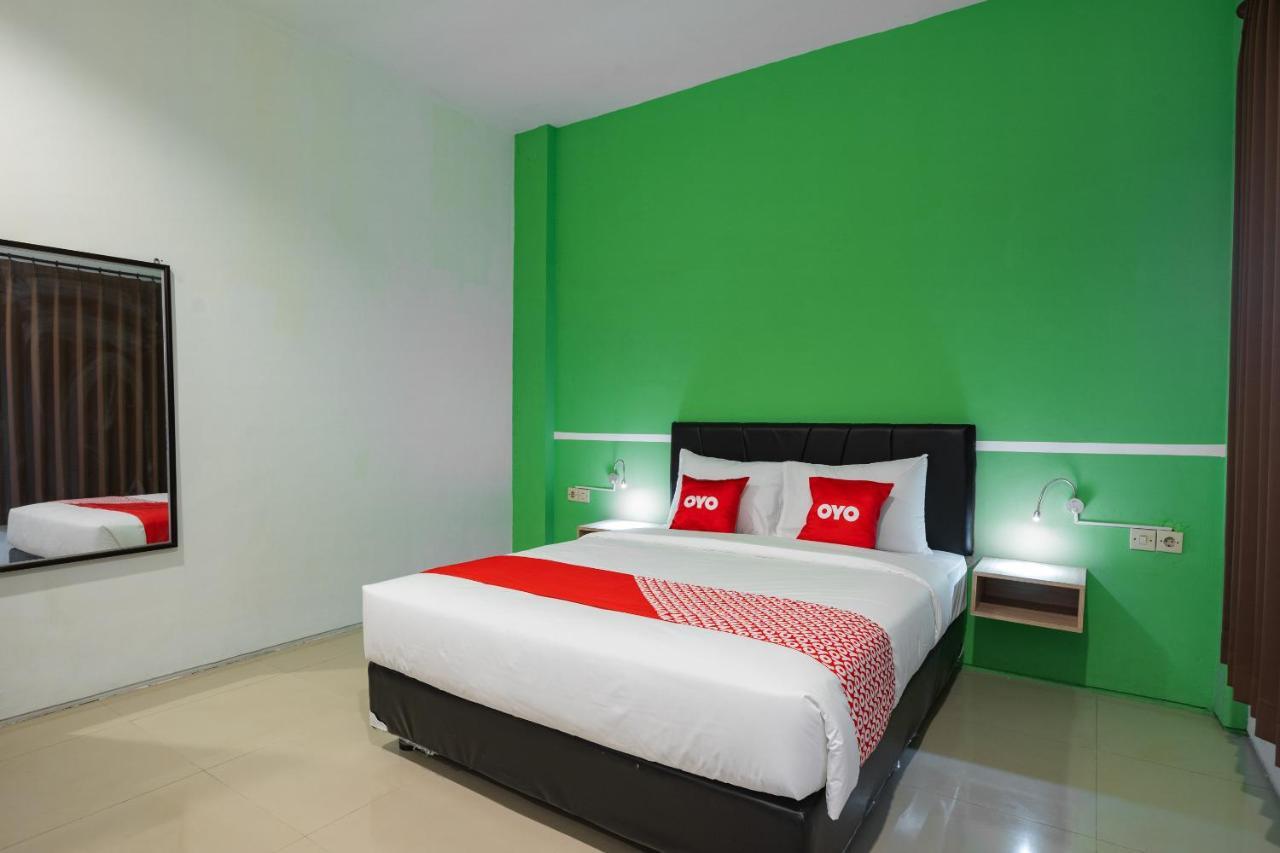 Oyo Flagship 1575 Urban 18 Hotel Surabaya Ngoại thất bức ảnh