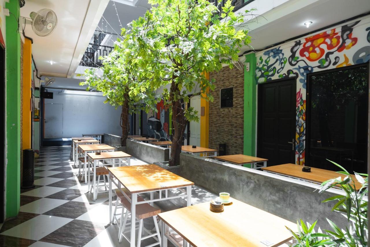 Oyo Flagship 1575 Urban 18 Hotel Surabaya Ngoại thất bức ảnh