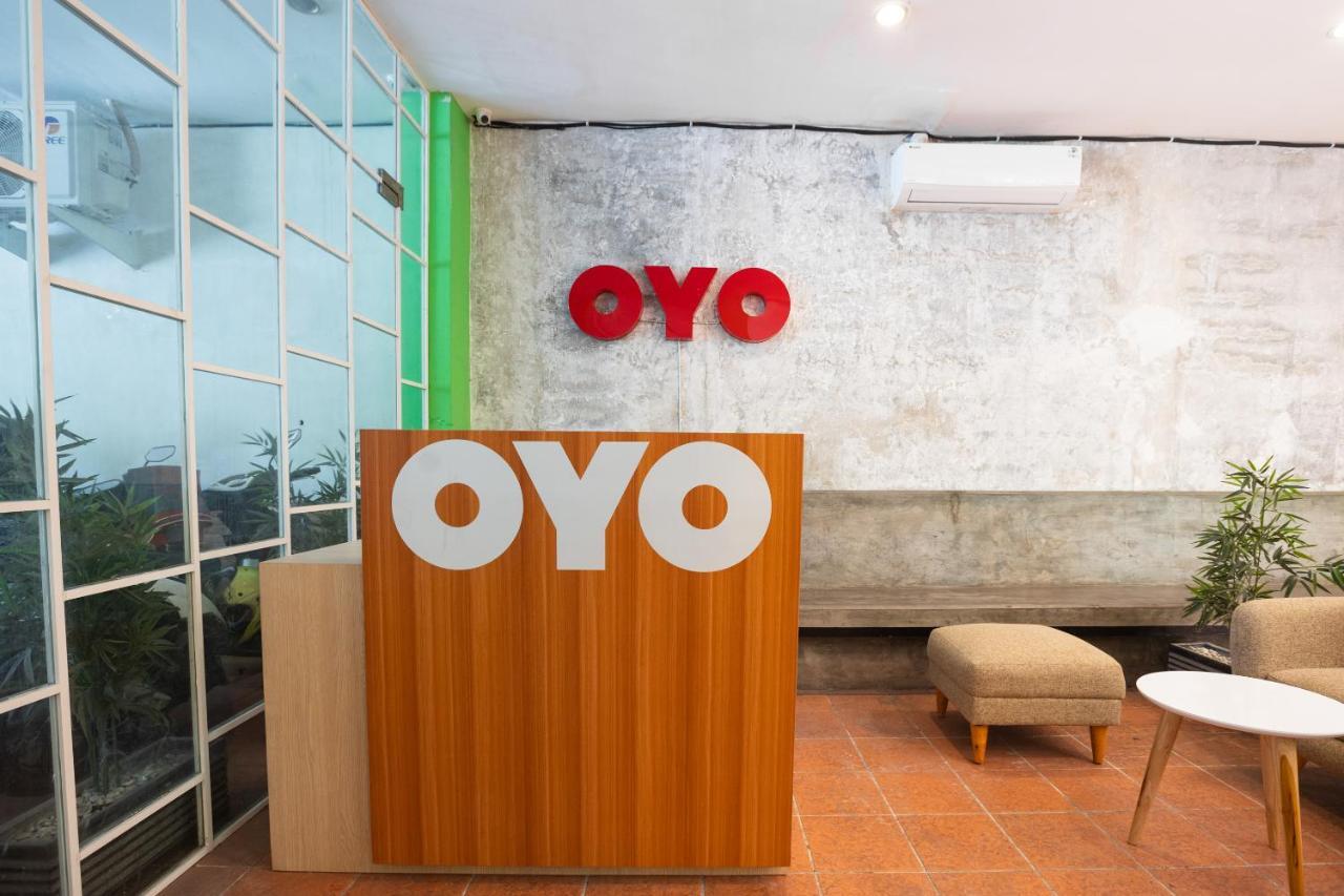 Oyo Flagship 1575 Urban 18 Hotel Surabaya Ngoại thất bức ảnh