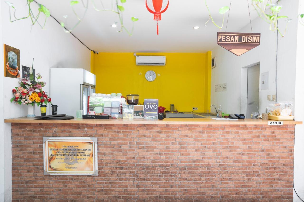 Oyo Flagship 1575 Urban 18 Hotel Surabaya Ngoại thất bức ảnh