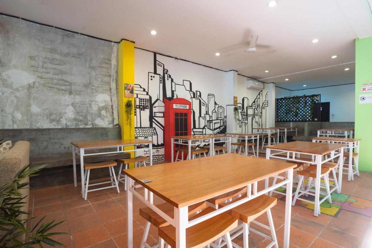 Oyo Flagship 1575 Urban 18 Hotel Surabaya Ngoại thất bức ảnh