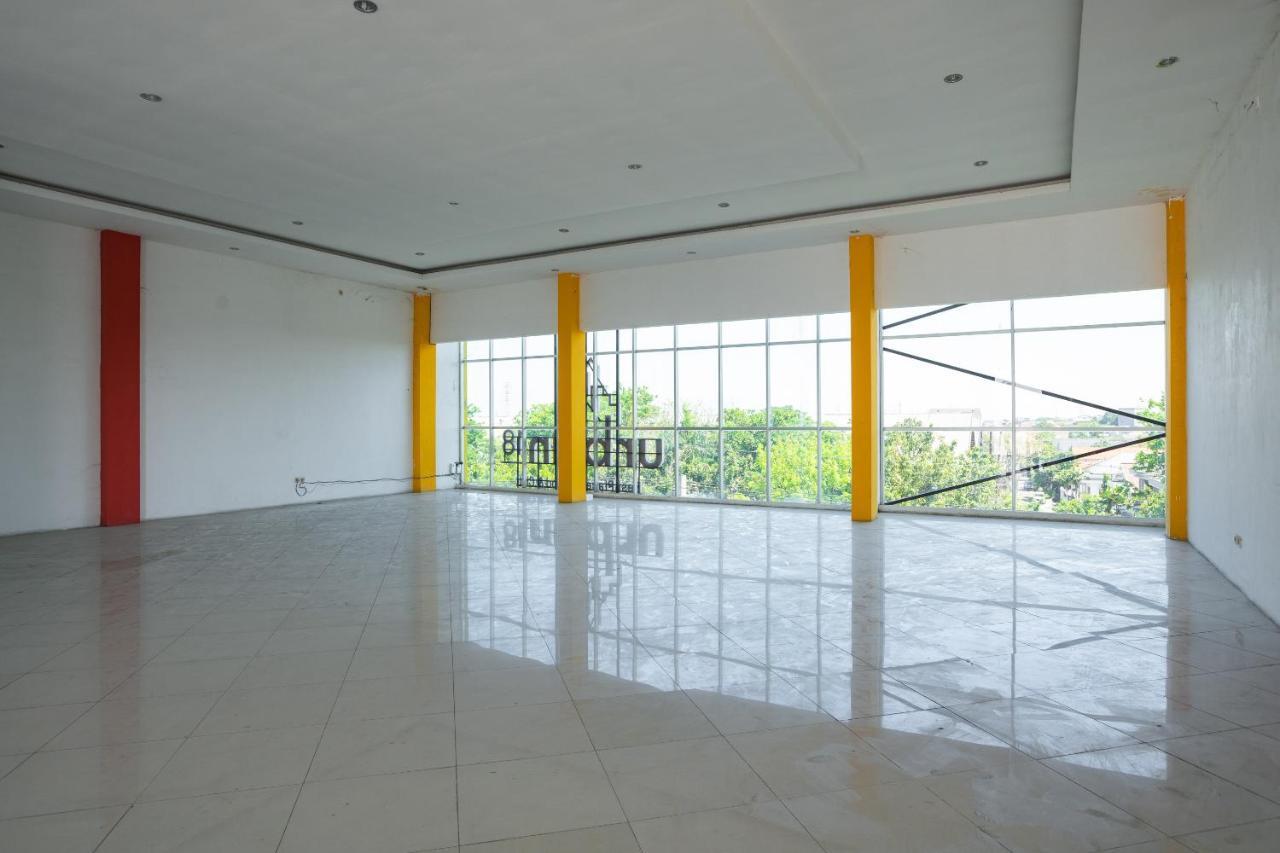 Oyo Flagship 1575 Urban 18 Hotel Surabaya Ngoại thất bức ảnh