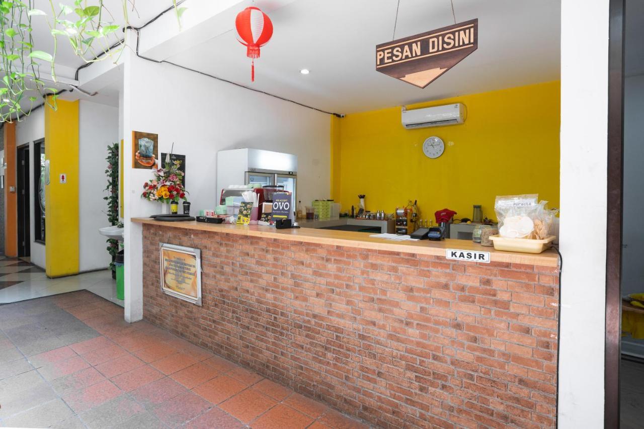 Oyo Flagship 1575 Urban 18 Hotel Surabaya Ngoại thất bức ảnh