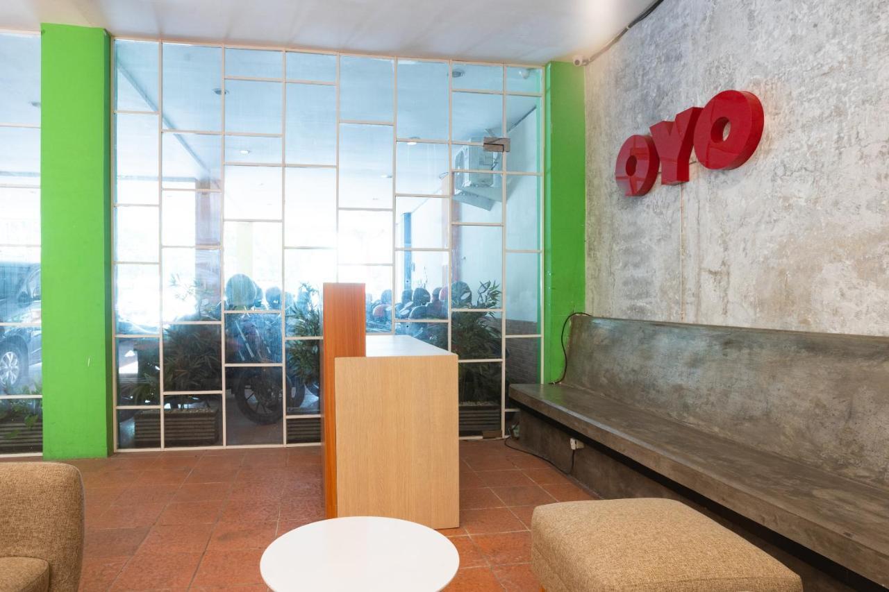 Oyo Flagship 1575 Urban 18 Hotel Surabaya Ngoại thất bức ảnh