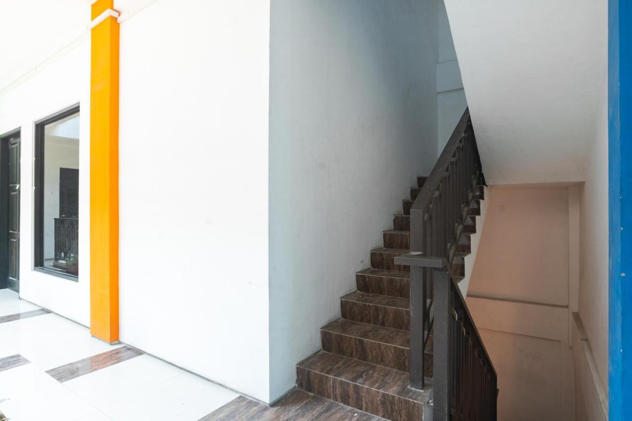 Oyo Flagship 1575 Urban 18 Hotel Surabaya Ngoại thất bức ảnh